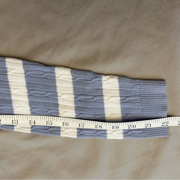 TOMMY HILFIGER Lightweight Wide Stripe Cable Knit V-Neck Sweater - Picture 10 of 12